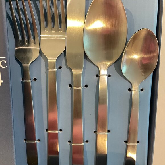 Godinger Lola Matte Stainless Steel 18/10 Stainless Steel 20Pc Flatware Set - Picture 8 of 11